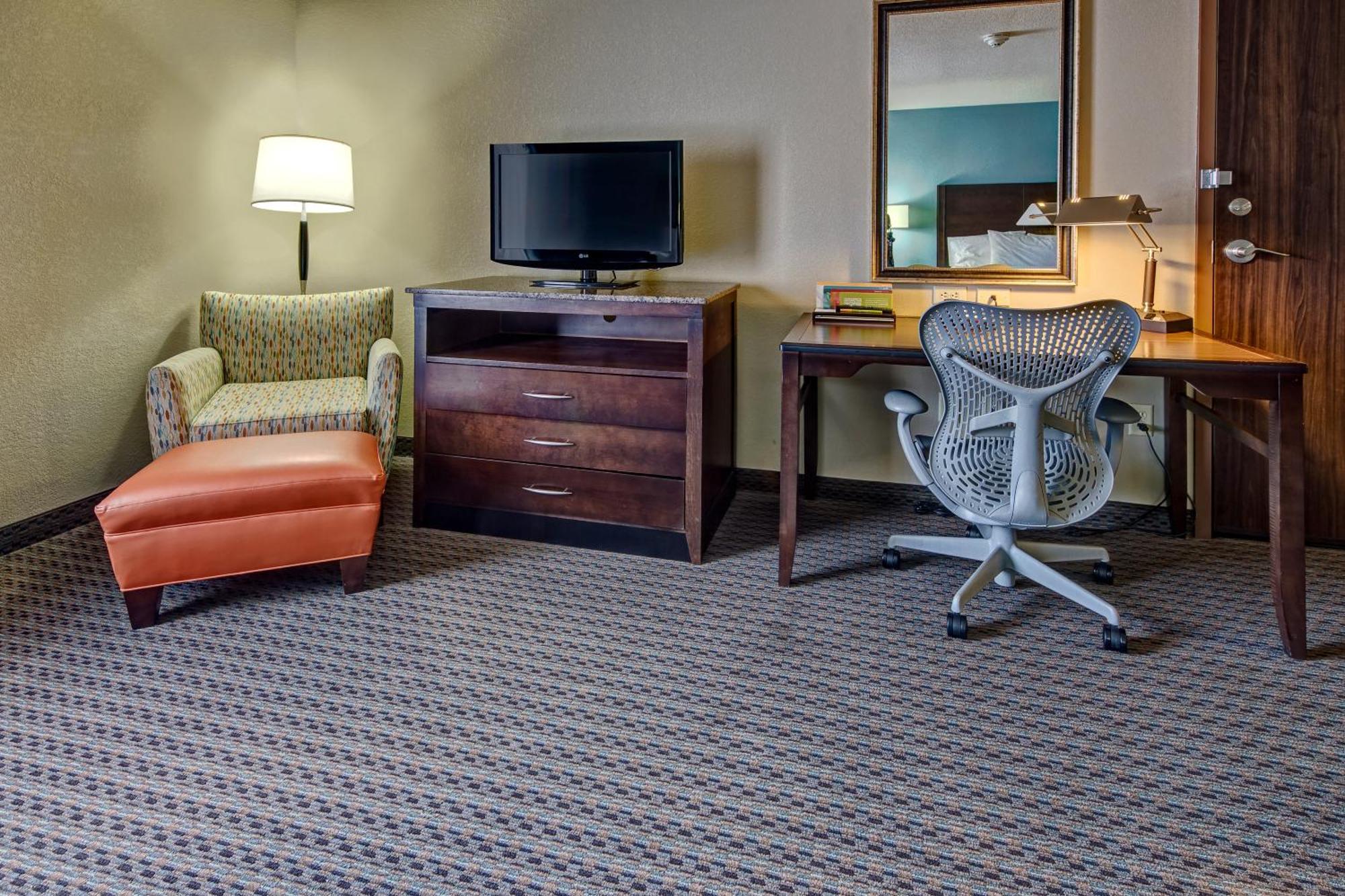 Hilton Garden Inn Midtown Tulsa Exterior foto